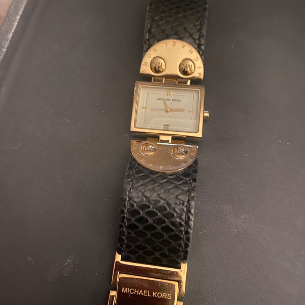 Watch - Picture 4 of 11